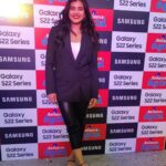 Hebah Patel Instagram – Sharing my experience at the Samsung S22 launch event at the Reliance Digital store in Kukatpally. The epic standard of smartphones – the noteworthy Samsung S22 Ultra with a built-in S Pen! Just can’t stop talking about it. Go to your nearest Reliance Digital store and check out the new Galaxy S22 series.
#GalaxyS22 #EpicUnboxing #ad 

@reliance_digital