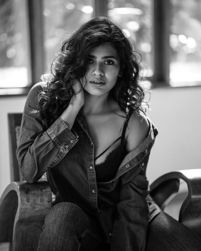 Hebah Patel Instagram - Hebah. From the archives, 2019. This shoot feels like it was ages ago! But hey the world was different too, back then. These photos are a result of me bumping into Hebah on a flight, she was the sleepyhead in the middle and I was on window taking photos during landing. 🤣 That chance meeting is like a lot of my photos - being at the right place, at the right time, with a bit of luck thrown in. Or wait, what is that they say about chance favoring the prepared mind. 👀 Anyhoo. See these 8 photos, and talk to the me in the comments. 😁 #chasinglight #makeportraits #beauty Colaba, Maharashtra, India