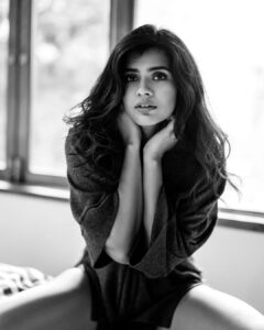 Hebah Patel Instagram - Hebah.
From the archives, 2019.

This shoot feels like it was ages ago! But hey the world was different too, back then. These photos are a result of me bumping into Hebah on a flight, she was the sleepyhead in the middle and I was on window taking photos during landing. 🤣 That chance meeting is like a lot of my photos - being at the right place, at the right time, with a bit of luck thrown in. Or wait, what is that they say about chance favoring the prepared mind. 👀

Anyhoo. See these 8 photos, and talk to the me in the comments. 😁

#chasinglight #makeportraits #beauty