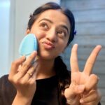 Helly Shah Instagram - Makeup is essential during every show I shoot. However, whenever I get the chance, I prefer no makeup and let the natural glow give me that shine. To maintain that natural glow, I do a little bit of TLC using my favourite cleansing device from @foreo_in #LUNA3. It's massaging feature is just fabbb . Ofcourse, smile on the face adds to it 😉 Now, LUNA3 is available to purchase from @sephora_india store online and offline.  #naturalglow #nomakeup #healthyskin #selflove #smile #ad