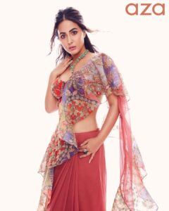 Hina Khan Instagram - 🌺 . Cover girl for @azafashions Outfit: @aisharaoofficial Neckpiece: @renuoberoiluxuryjewellery Ring: @goenkaindia Editor: @devanginishar Photographer: @rahuljhangiani Interview: @sreemita_bhattacharya Styled by: @sayali_vidya Makeup: @sachinmakeupartist1 Hairstyling: @arbazshaikh6210 Talent management : @stellaartalent