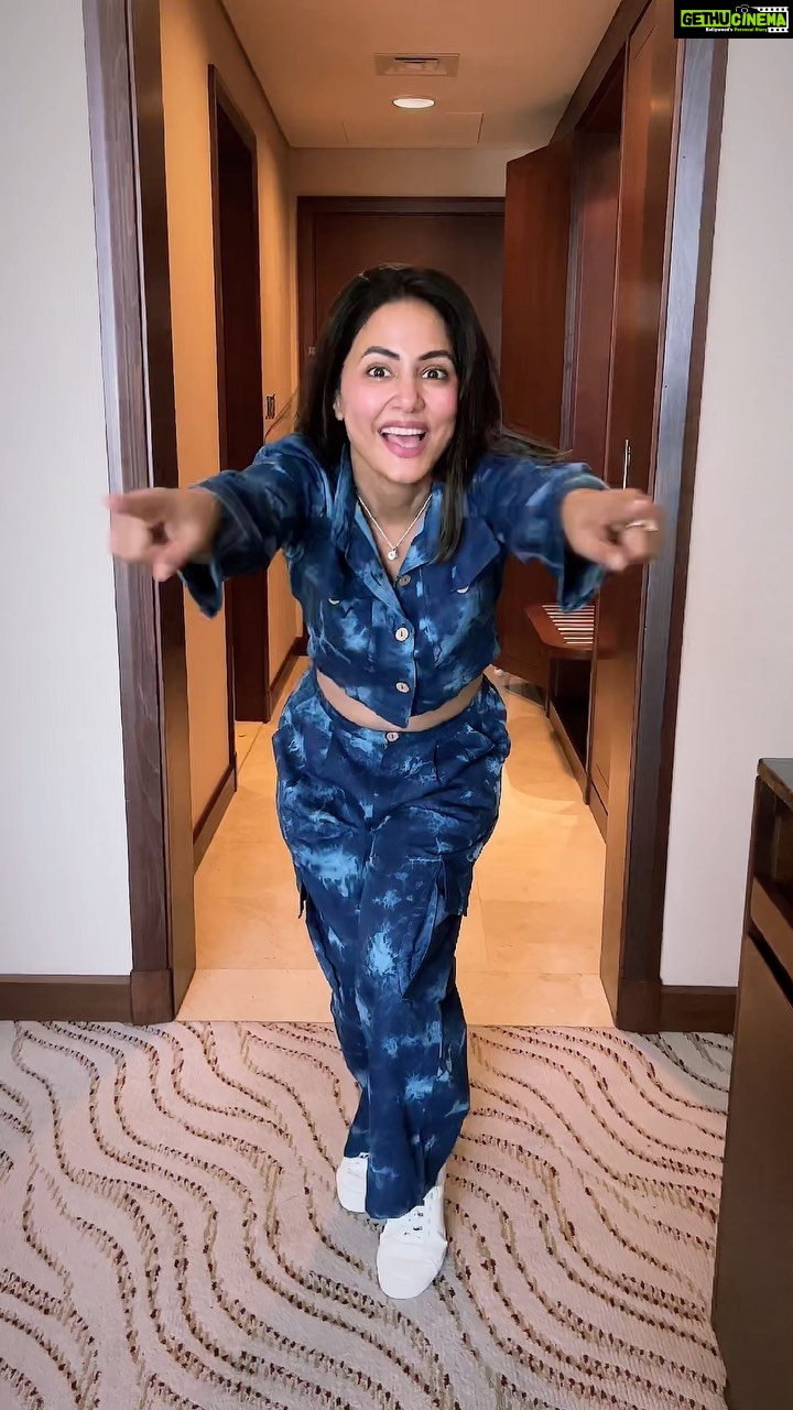 Hina Khan Instagram - Guess my buddy! 🤩 #MeraBuddyMediBuddy @medibuddyapp MediBuddy is a healthcare platform catering to all our health care needs. Unlimited consultations with specialist doctors from anywhere at anytime, only with MediBuddy Gold! You also get: -lab tests -health checks -delivery of medicines & more! Believe me, this gold too, is worth your investment! 🤩 Subscribe to MediBuddy Gold now.✨ #MediBuddy #MediBuddyGold