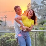Hina Khan Instagram - That’s us.. We talk, laugh and create memories..A very Happy Birthday to one of the most Genuine souls I know.. Rise and Shine ma friend.. Blesssss 🥰🙇‍♀️ @shaheernsheikh