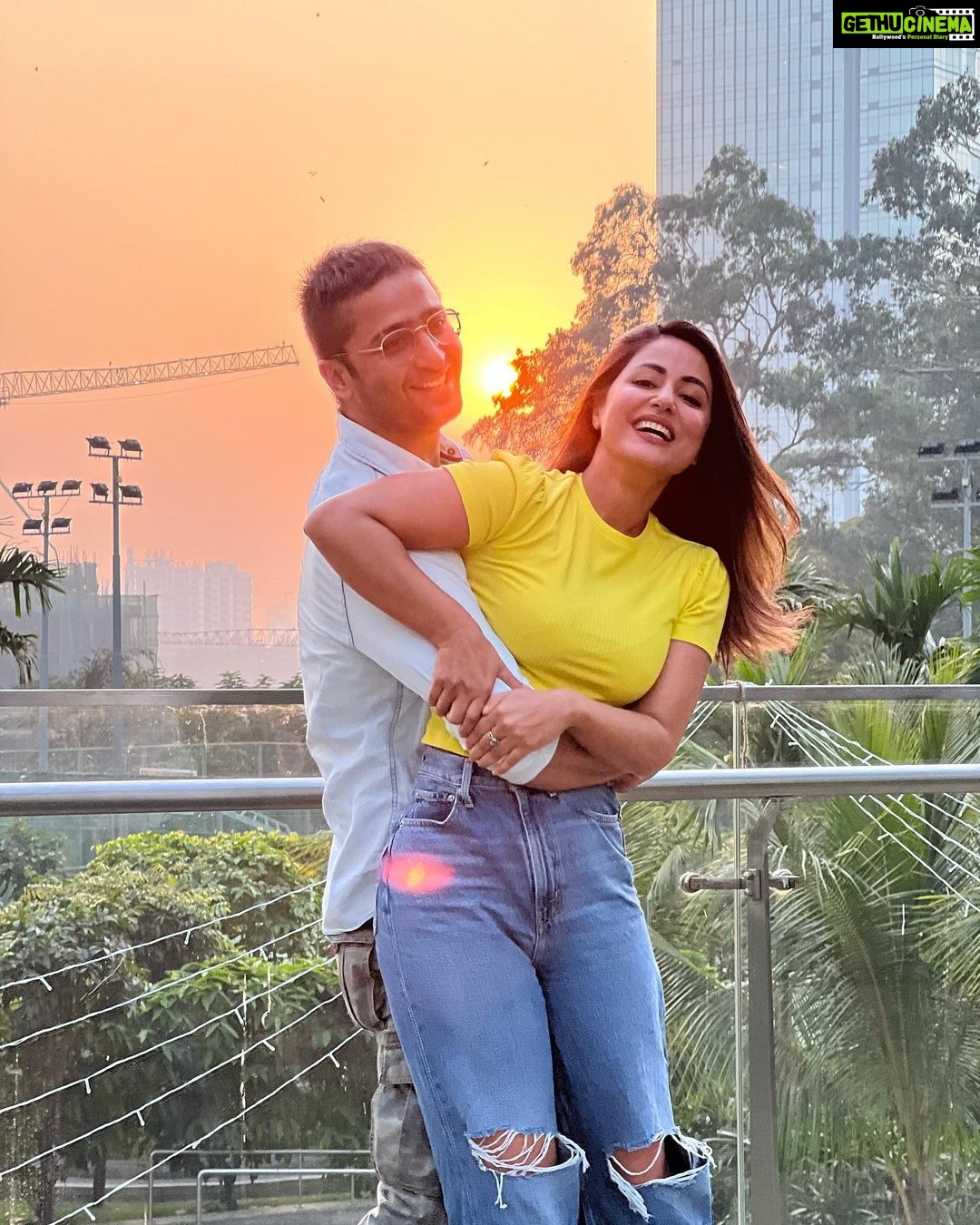 Hina Khan Instagram - That’s us.. We talk, laugh and create memories..A very Happy Birthday to one of the most Genuine souls I know.. Rise and Shine ma friend.. Blesssss 🥰🙇♀️ @shaheernsheikh