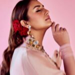 Huma Qureshi Instagram - Dreams are made of these shades … #hues #love #celebration #pink #pastel #roses #sari Outfit - @gazalguptacouture Jewellery - @karishma.joolry Hair - @susanemmanuelhairstylist Make up - @ajayvrao721 Styling - @who_wore_what_when Photography - @chandrahas_prabhu