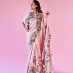 Huma Qureshi Instagram – Dreams are made of these shades … #hues #love #celebration #pink #pastel #roses #sari 

Outfit – @gazalguptacouture 
Jewellery – @karishma.joolry 
Hair – @susanemmanuelhairstylist 
Make up – @ajayvrao721 
Styling – @who_wore_what_when 
Photography – @chandrahas_prabhu