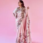 Huma Qureshi Instagram - Dreams are made of these shades … #hues #love #celebration #pink #pastel #roses #sari Outfit - @gazalguptacouture Jewellery - @karishma.joolry Hair - @susanemmanuelhairstylist Make up - @ajayvrao721 Styling - @who_wore_what_when Photography - @chandrahas_prabhu