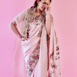 Huma Qureshi Instagram - Dreams are made of these shades … #hues #love #celebration #pink #pastel #roses #sari Outfit - @gazalguptacouture Jewellery - @karishma.joolry Hair - @susanemmanuelhairstylist Make up - @ajayvrao721 Styling - @who_wore_what_when Photography - @chandrahas_prabhu