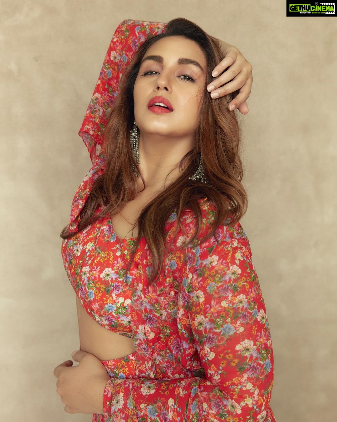 Actress Huma Qureshi HD Photos and Wallpapers March 2022 - Gethu Cinema