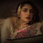 Huma Qureshi Instagram – Images from the look test of #Shikayat from #Gangubai .. The magician that is #SanjayLeelaBhansali .. thank you @sudeepchatterjee.isc @preetisheel @mrsheetalsharma who made me look sooo good and @iamkrutimahesh and all the dancers for making this Qawaali come alive ❤️🥰💥🧿 You all are amazing #love #gratitude Thank you for all the love ❤️ #bts #looktest #black or #white