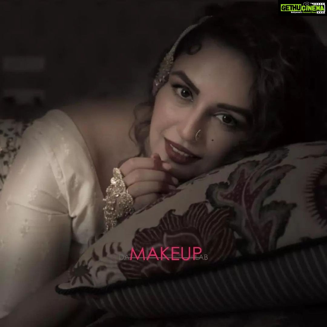 Huma Qureshi Instagram - Images from the look test of #Shikayat from #Gangubai .. The magician that is #SanjayLeelaBhansali .. thank you @sudeepchatterjee.isc @preetisheel @mrsheetalsharma who made me look sooo good and @iamkrutimahesh and all the dancers for making this Qawaali come alive ❤️🥰💥🧿 You all are amazing #love #gratitude Thank you for all the love ❤️ #bts #looktest #black or #white