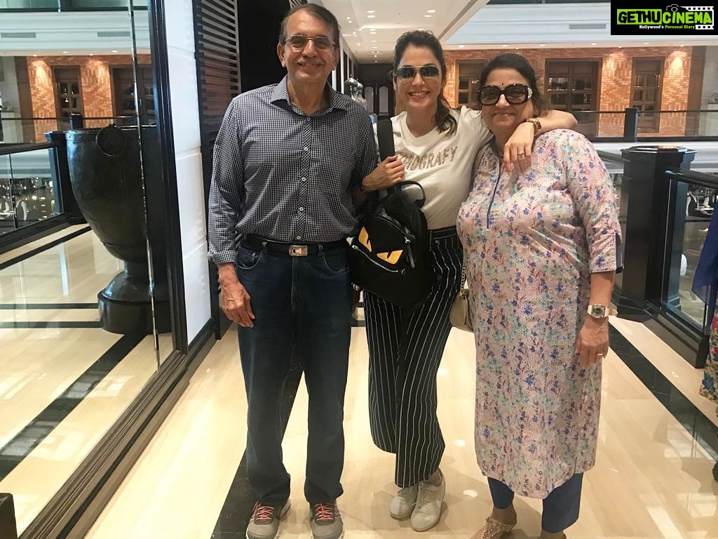 Isha Koppikar Instagram - Happy Anniversary Annu and Amma ❤️ Thank you for showing me what unconditional love means and for this beautiful life you’ve given me🤗 #famjam #happyanniversary #momdad #family #love #unconditionallove
