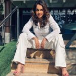 Isha Koppikar Instagram – Beating the summer blues with white 🤍

#ishakoppikarnarang #ootd #summervibes #summeroutfit #whiteonwhite #summertime #vibes #newweek #newenergy #fashion #style #styling #fashiongram Mumbai, Maharashtra