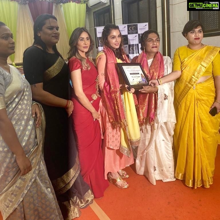 Isha Koppikar Instagram - It was an absolute honour for me to be a part of an event, where we celebrated International Women's (Day) Week with Kinnar Samaj. At the event we focused on talking about the equal rights for the transgender community. Along with the foundation and Dr. Shagun Gupta, we distributed sarees to the needy. #ishakoppikarnarang #ishakoppikar #equalrights #rightsfortransgenders #transgenderrights #equality Mumbai, Maharashtra