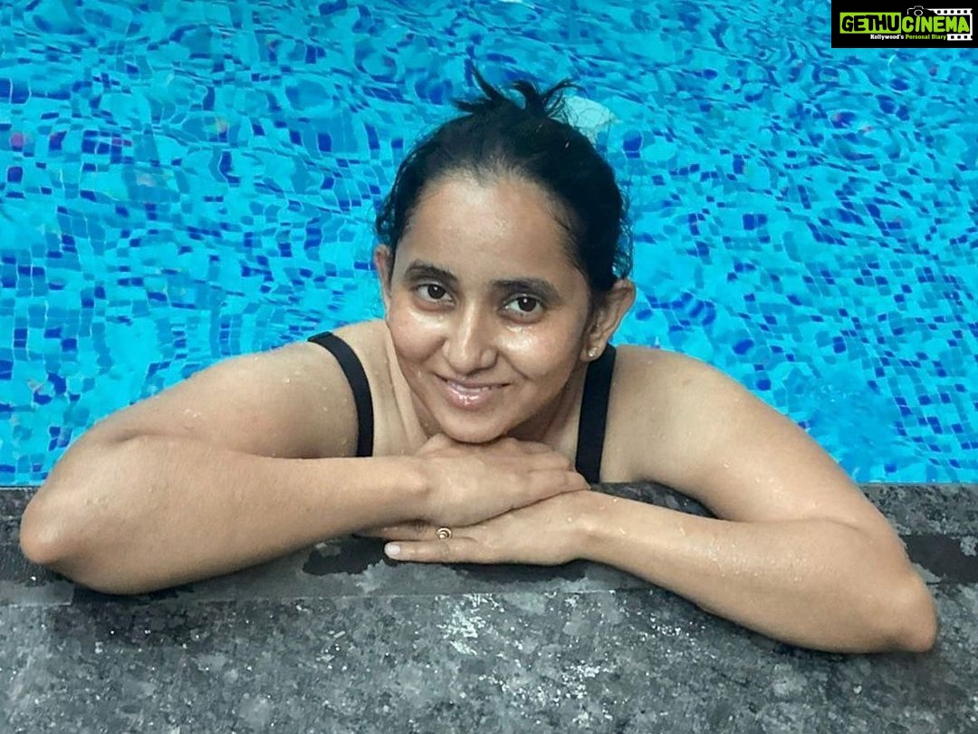 Ishika Singh Instagram - An arrow can only be shot by pulling it backward. So when life is dragging you back with difficulties, it means that it’s going to launch you into something great. So just focus, and keep aiming. – Paulo Coelho #goodmorning #paulocoelho #lifequotes #positivevibes #positivity #swimmingfun #summervibes #summertime #funtimes #positivity #lifegoeson #momlife #movingon #mommy