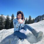 Iswarya Menon Instagram – Pudhu vellai mazhai ingu pozhigindradhu ❄️