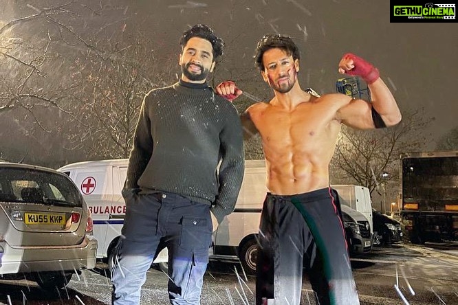 Jackky Bhagnani Instagram - Happy Birthday brother @tigerjackieshroff . Very rarely in life you meet someone and immediately feel a connect, its that rare connect with you! You are like a younger brother to me which I never had. I am extremely thankful that we crossed our paths. I have never met someone so focussed, simple and down to earth. Just know that I always have your back no matter what. I am soo proud of you for all that you do and have achieved at such a young age and especially for the wonderful soul that you are. God bless you with everything best and all that you desire 💙🤗