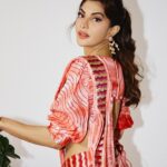 Jacqueline Fernandez Instagram - Day 2 for Sophie❤️ #promotions #bachanpanday 💄 - @shaanmu 👚 - @chandiniw @stacey.cardoz 👱‍♀️- @hairstylist_madhav 📸 - @leroifoto 🎥 - @thegxco @popmercy @sam_debroy