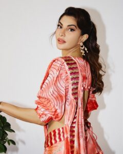 Jacqueline Fernandez Instagram - Day 2 for Sophie❤️ #promotions #bachanpanday 💄 - @shaanmu 👚 - @chandiniw @stacey.cardoz 👱‍♀️- @hairstylist_madhav 📸 - @leroifoto 🎥 - @thegxco @popmercy @sam_debroy