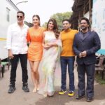 Jacqueline Fernandez Instagram - Had a great first day promotion with team #bachchanpandey!! 🥰 #SajidNadiadwala's #BachchhanPaandey directed by @farhadsamji @akshaykumar @kritisanon @arshad_warsi #AbhimanyuSingh @khan_aroosa6 @ssantoshshukla @wardakhannadiadwala @nadiadwalagrandson @tseries.official #BhushanKumar @ganeshacharyaa @azeemdayani 💄 - @shaanmu 👚 - @chandiniw @stacey.cardoz 👱‍♀️- @hairstylist_madhav 📸 - @leroifoto 🎥 - @thegxco @popmercy @sam_debroy