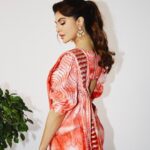 Jacqueline Fernandez Instagram - Day 2 for Sophie❤️ #promotions #bachanpanday 💄 - @shaanmu 👚 - @chandiniw @stacey.cardoz 👱‍♀️- @hairstylist_madhav 📸 - @leroifoto 🎥 - @thegxco @popmercy @sam_debroy