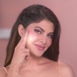 Jacqueline Fernandez Instagram - Summer is here and so is the season of harsh Sun, tanning and putting a shield to protect your skin. Who likes to hide their face from the Sun every time before stepping out? I don't! Now, say no parda, no parda to Sun and step out with Lotus Safe Sun MatteGel Sunscreen with Vitamin C to have fun in the sun #NeverHide from ☀️ Go grab your tube now from @lotus_herbals #LotusHerbalsSunscreen #LotusSunscreen #LotusVitaminC #sunscreen #skincare #SPF #sunblock #ad