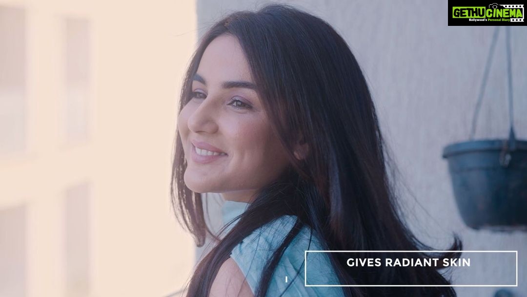 Jasmin Bhasin Instagram - Blemish-free skin is any girl’s dream but I made it come true for myself with the @mothersparsh Turmeric Healing Kit. It has a face wash that targets dark spots, day cream that shields the skin from UV rays, face ubtan that removes dead skin cells and a night beauty balm that treats hyperpigmentation. Skincare has never been this easy and effective and all I need is this kit that has it all. Get rid of dark spots and hyperpigmentation today! #collaboration