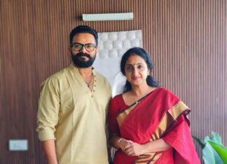 Jayasurya Instagram - Maha shivarathri wishes 🤍🤍 @sarithajayasurya @sarithajayasurya_designstudio @anandhuthankachan__ 🤳