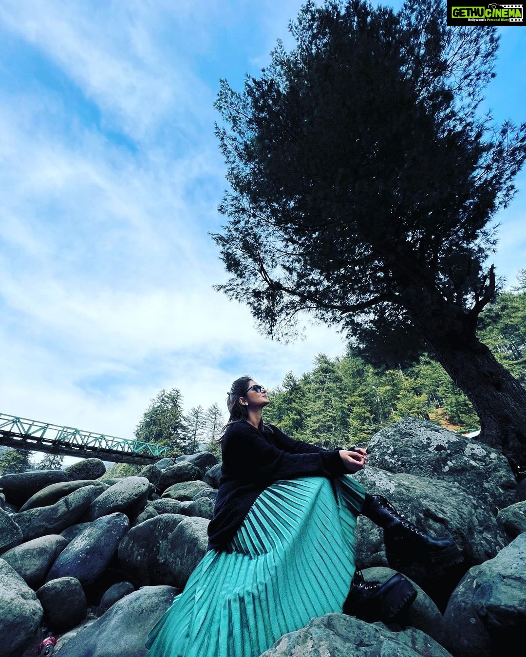 Jennifer Winget Instagram - Reminiscing the snow in the North….