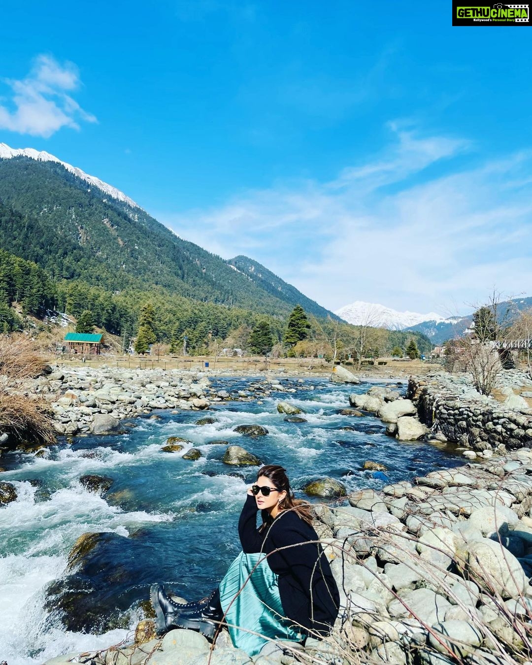 Jennifer Winget Instagram - Reminiscing the snow in the North….