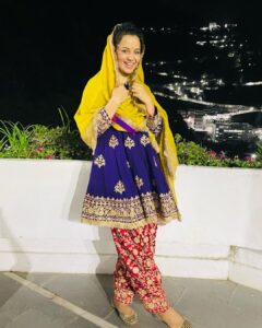 Kangana Ranaut Instagram - Today on the occasion of my birthday day …. Visited Bhagwati Shri Vaishnodevi ji… with her and my parents blessings looking forward to this year ❤️ Thank you everyone for your love and blessings 🙏