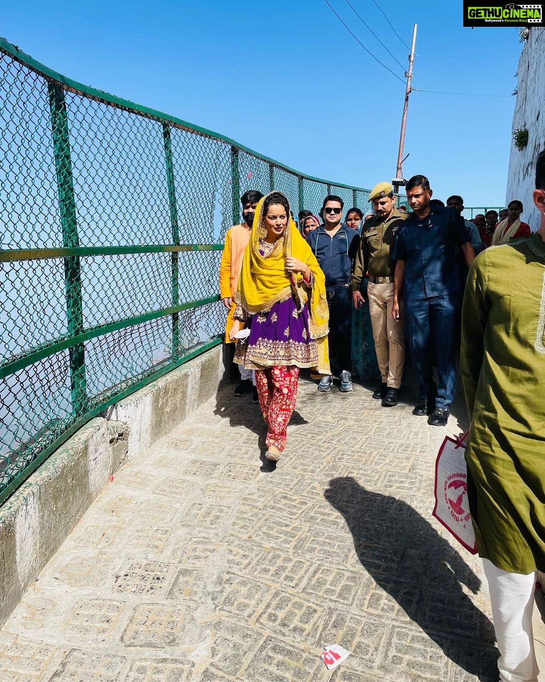 Kangana Ranaut Instagram - After Vaishnodevi ji darshan we went for Bhairo Baba darshan… Legend says …. Demon Bhairo was chasing young Vaishnodevi for days on end and she ran all the way up to the hill top and from Bhairo’s fear was hiding in the cave ( gufa which is the main Darshansthan ) when Bhairo came face to face with the Goddess she manifested Shakti and beheaded him so violently that his skull fell on another hill top… After killing Bhairo Devi Vaishno announced that Bhairo was non other than Lord Shiva himself, for her glory he played this role …she also added that if anyone wants to access my energy wants to worship me they must also pay respect to Bhairo Baba and worship him as well, where Bhairo Baba head fell his temple was built…. This legend teaches us to respect our enemies and their roles in our lives… according to Hinduism it’s same energy finding expressions and manifestations in various forms and one must never loose perspective … Jai Mata Di …🙏