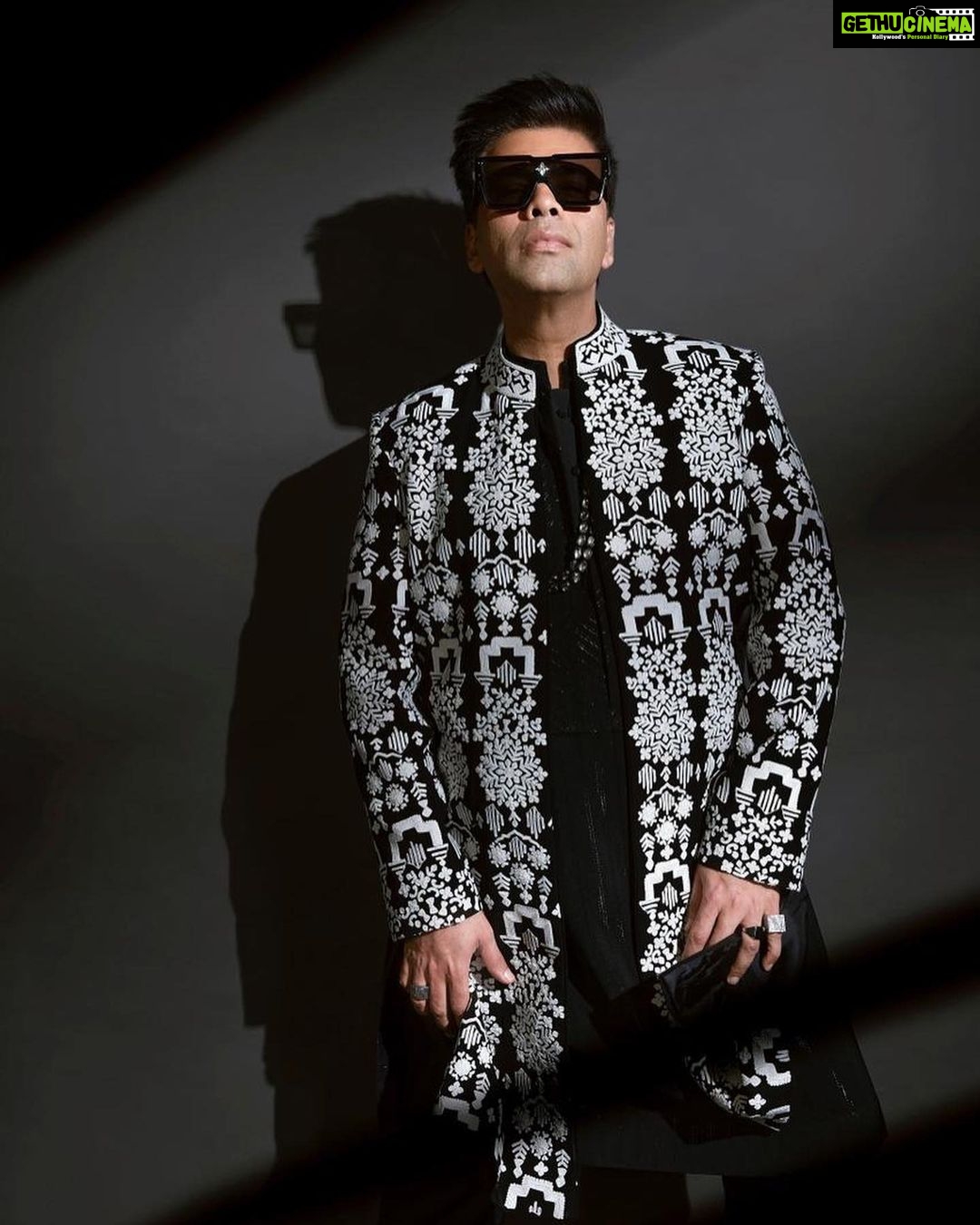 Karan Johar Instagram - Black and white and all things right! In @manishmalhotra05 styled by @ekalakhani hair @rajeev_gogoi make up @paresh_kalgutkar 📸 @maajidkhan88 managed by @len5bm