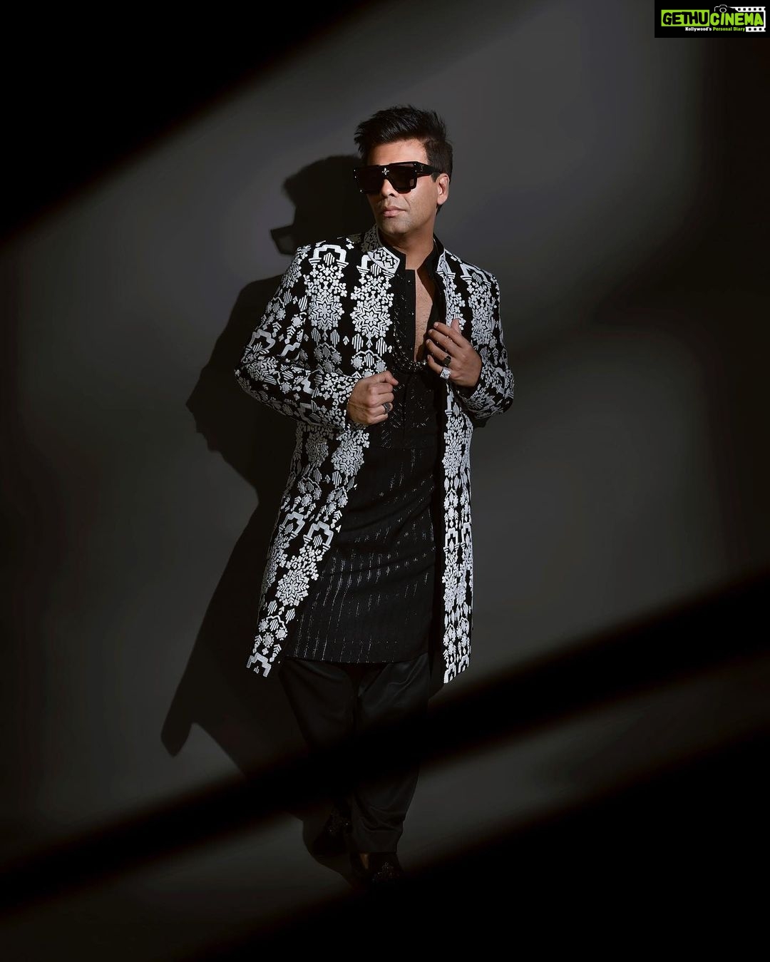 Karan Johar Instagram - Black and white and all things right! In @manishmalhotra05 styled by @ekalakhani hair @rajeev_gogoi make up @paresh_kalgutkar 📸 @maajidkhan88 managed by @len5bm
