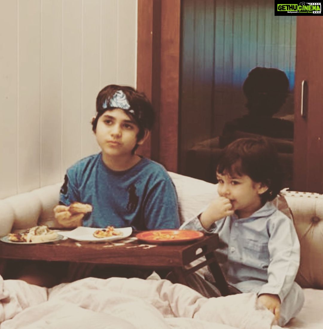 Kareena Kapoor Instagram - May we always eat pizza in bed…♥️nothing more funner than that big brother♥️we love you so much our precious boy Kiaan♥️Happy birthday darling heart ♥️🎈🎈 @therealkarismakapoor #lolo Ka beta #birthday boy