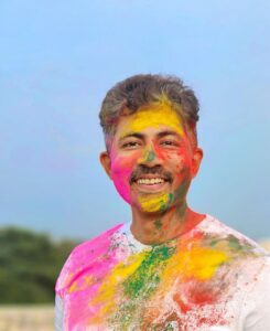 Karthik Kumar Instagram - Colour. Play. Two words that mean so much. #happyholi 
White t shirts are but a canvas for celebration.