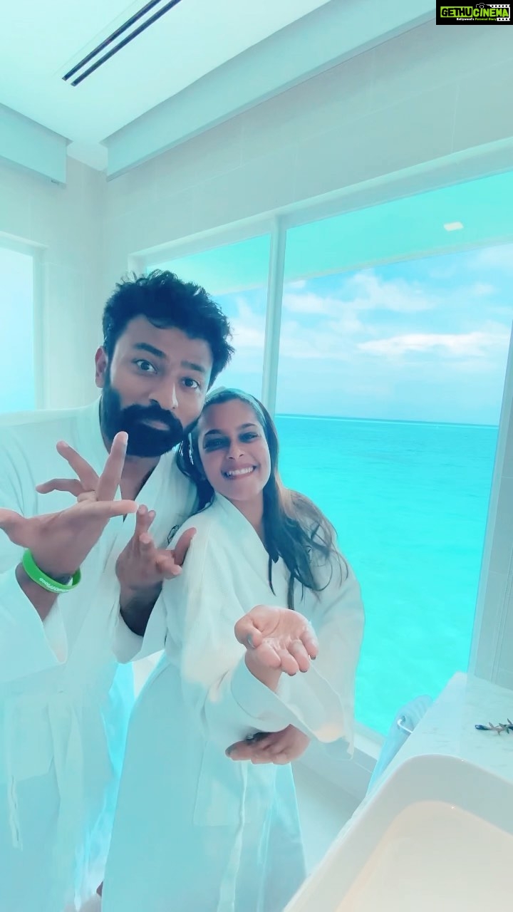 Keerthi shanthanu Instagram - #kachabadam 😬👫 Allll the way from #maldives 🐬 #trendingreels @touronholidays @kandima_maldives @oneaboveglobal Kandima Maldives