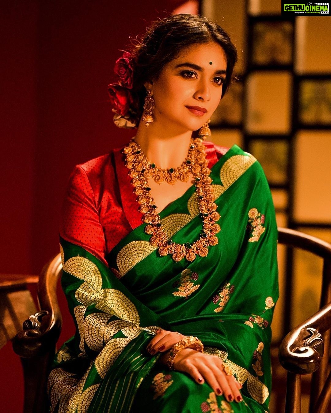 Keerthy Suresh Instagram - Vintage love šā¤ļø For @josalukkas in @labelsouravdas @raw_mango Shot by: @kapil_ganesh & @kiransaphotography Styled by: @archamehta Assisted by: @ruchi.munoth Makeup: @makeupbyurmikaur Hair: @deepabambhaniya08 #josalukkas #jewellery #ad