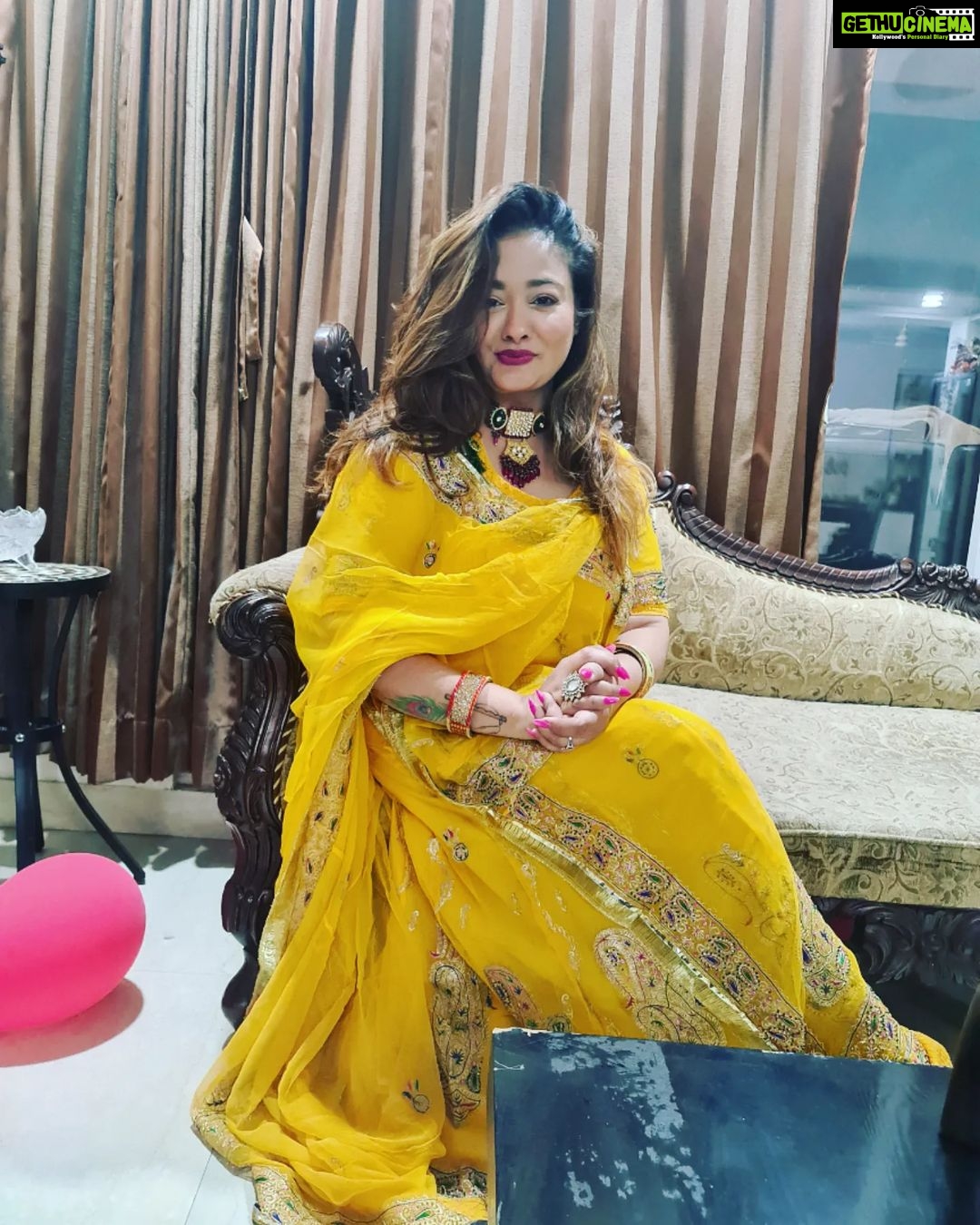 Kiran Rathod Instagram - May you lead a blissful, healthy and happy life. May Lord Narasimha shower you with his choicest blessings on the auspicious day of Phalguna Purnima. A very Happy Holika Dahan to you. May you be showered with good health, wealth, peace, joy and prosperity on this auspicious day—a very Happy Holika Dahan to you💌