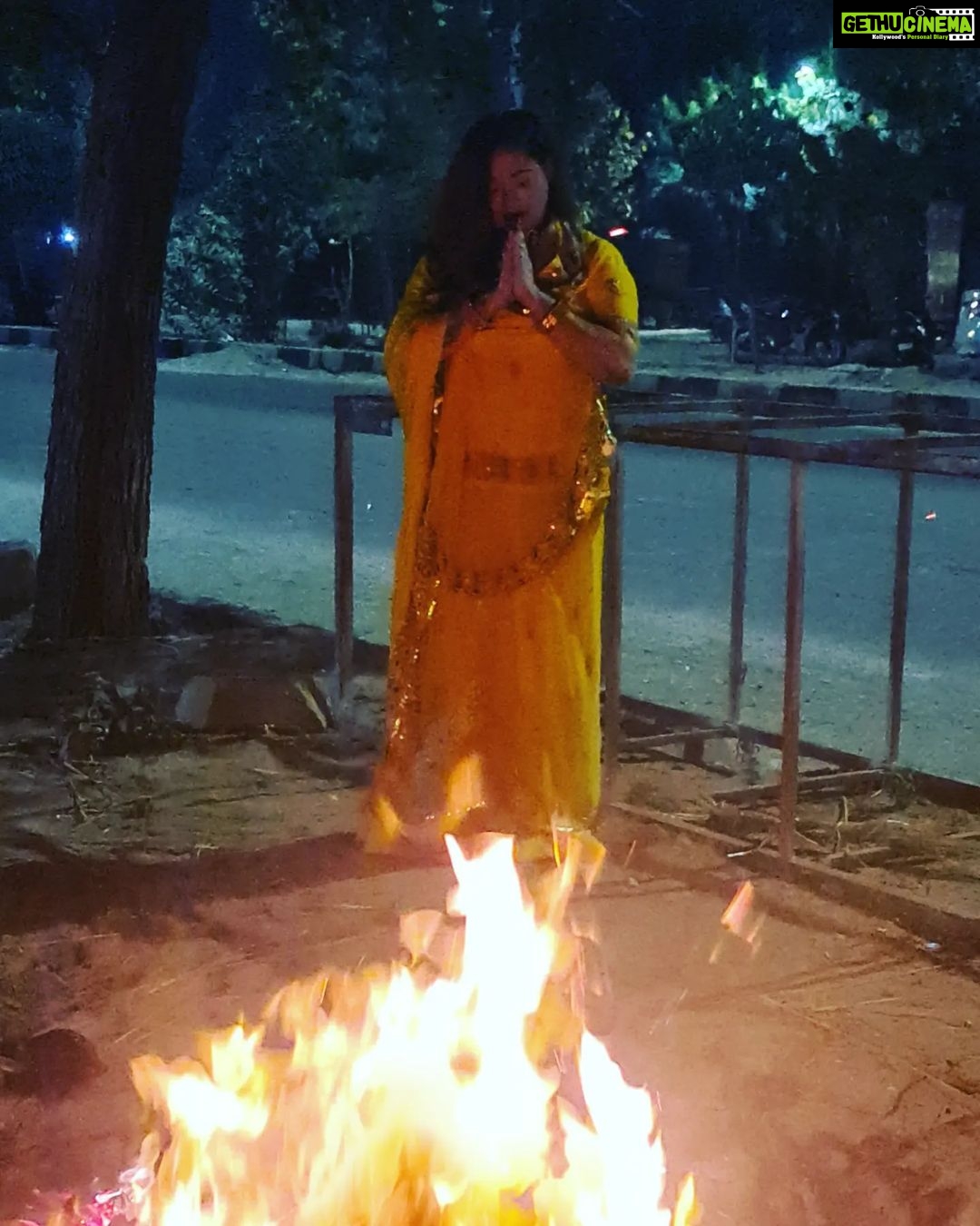 Kiran Rathod Instagram - May you lead a blissful, healthy and happy life. May Lord Narasimha shower you with his choicest blessings on the auspicious day of Phalguna Purnima. A very Happy Holika Dahan to you. May you be showered with good health, wealth, peace, joy and prosperity on this auspicious day—a very Happy Holika Dahan to you💌