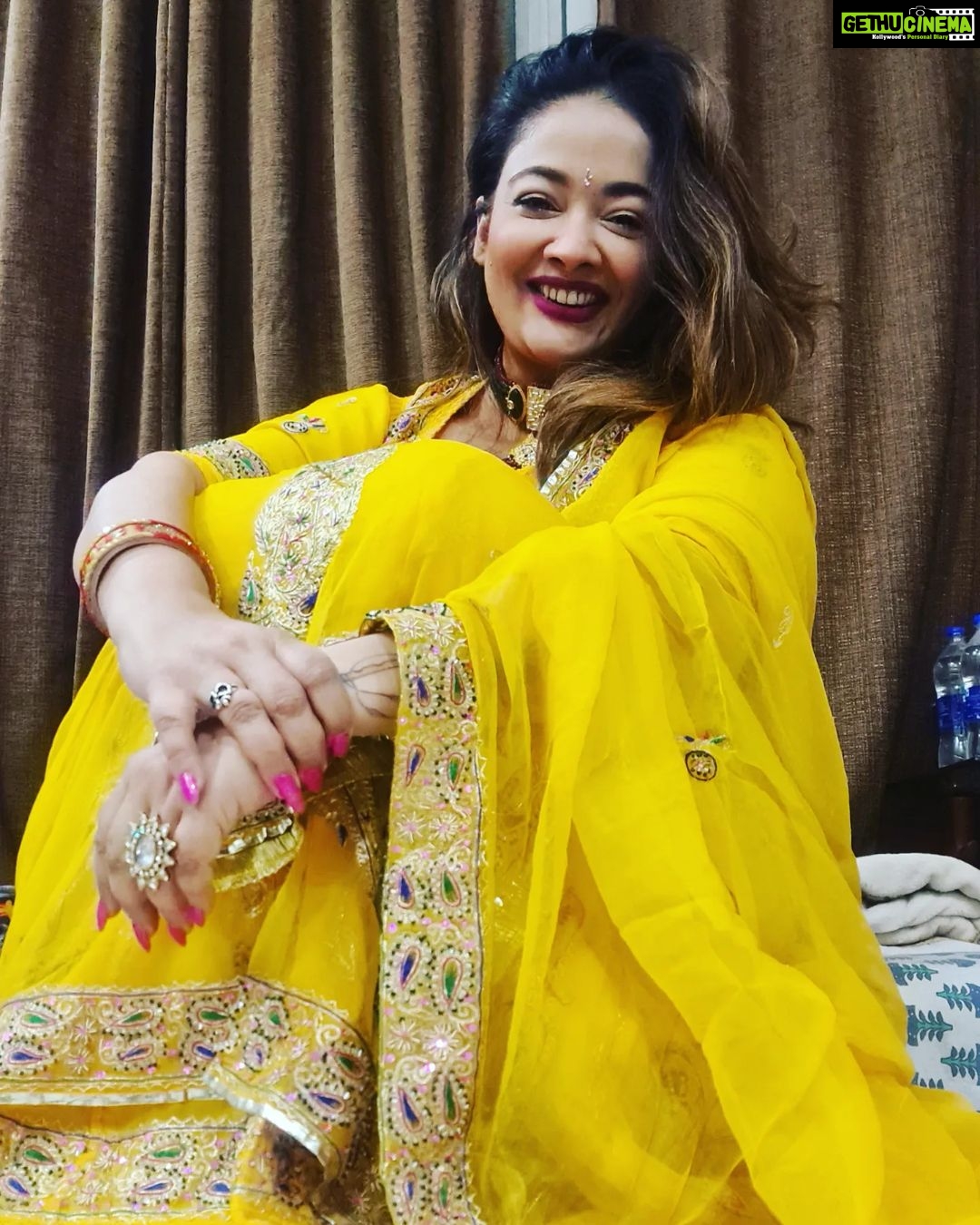 Kiran Rathod Instagram - May you lead a blissful, healthy and happy life. May Lord Narasimha shower you with his choicest blessings on the auspicious day of Phalguna Purnima. A very Happy Holika Dahan to you. May you be showered with good health, wealth, peace, joy and prosperity on this auspicious day—a very Happy Holika Dahan to you💌