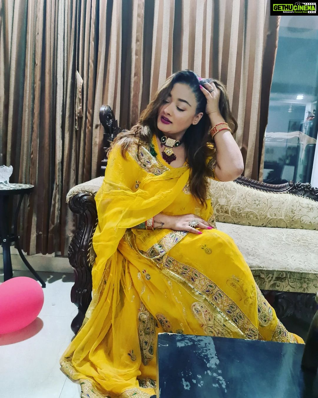 Kiran Rathod Instagram - May you lead a blissful, healthy and happy life. May Lord Narasimha shower you with his choicest blessings on the auspicious day of Phalguna Purnima. A very Happy Holika Dahan to you. May you be showered with good health, wealth, peace, joy and prosperity on this auspicious day—a very Happy Holika Dahan to you💌