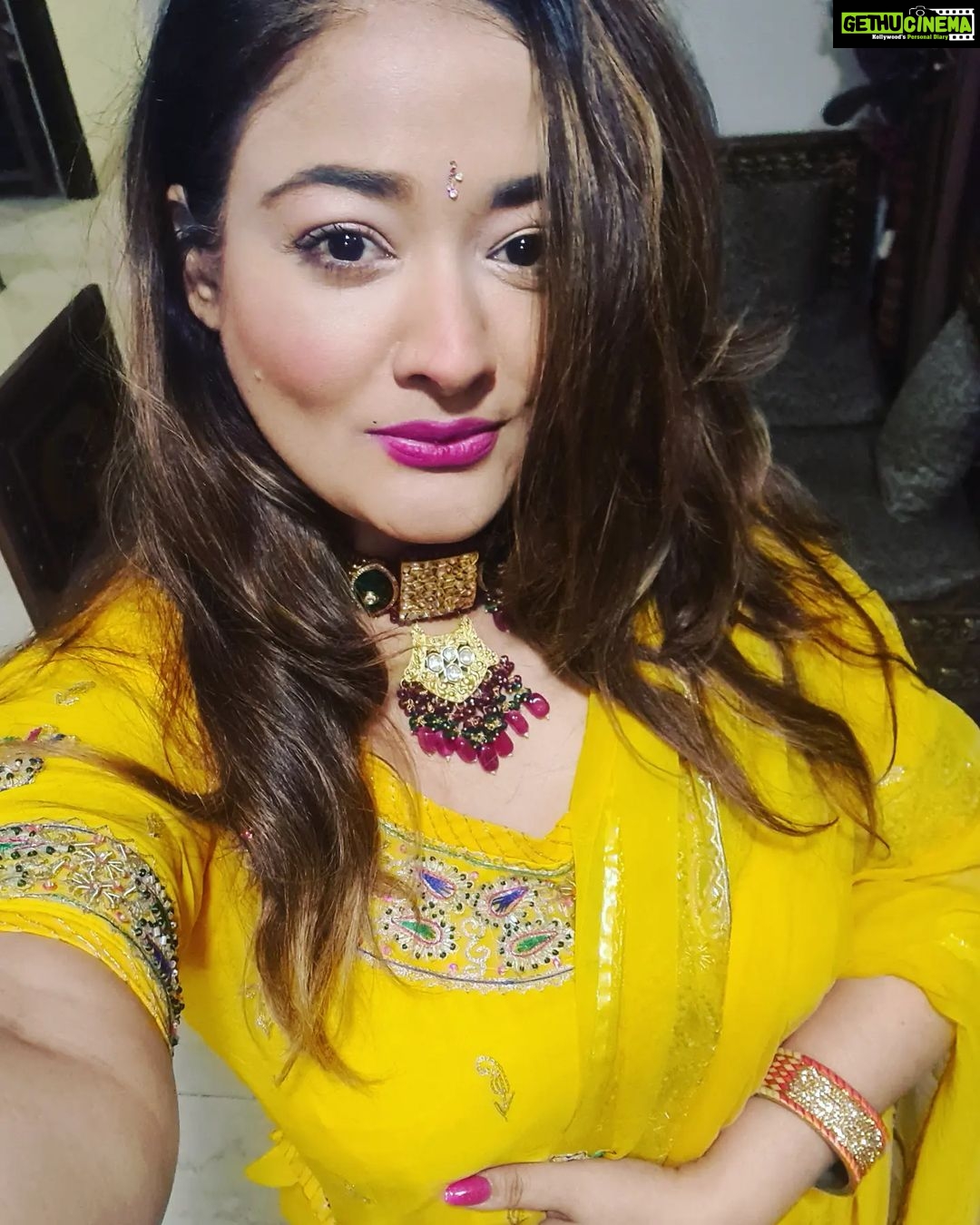 Kiran Rathod Instagram - May you lead a blissful, healthy and happy life. May Lord Narasimha shower you with his choicest blessings on the auspicious day of Phalguna Purnima. A very Happy Holika Dahan to you. May you be showered with good health, wealth, peace, joy and prosperity on this auspicious day—a very Happy Holika Dahan to you💌