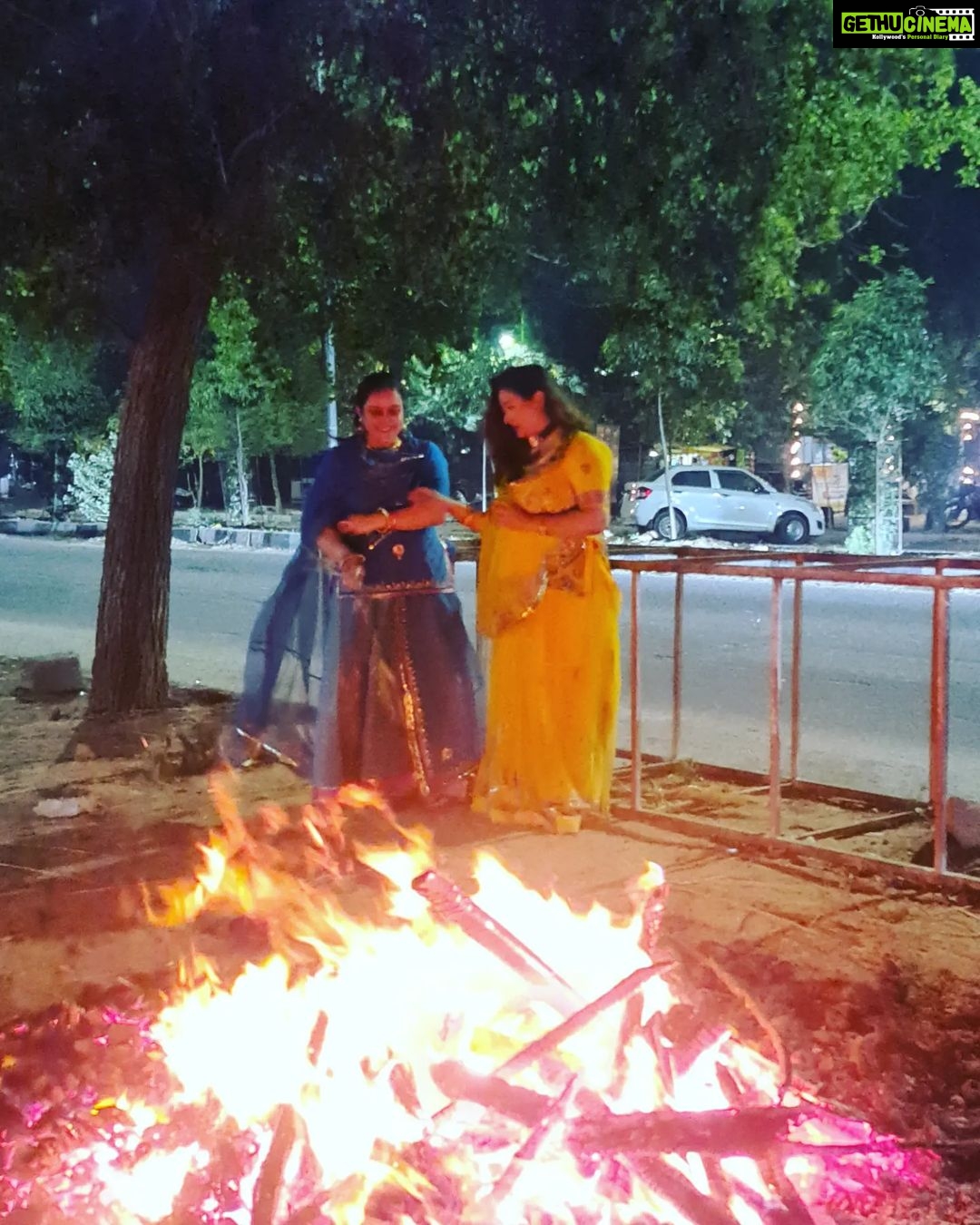 Kiran Rathod Instagram - May you lead a blissful, healthy and happy life. May Lord Narasimha shower you with his choicest blessings on the auspicious day of Phalguna Purnima. A very Happy Holika Dahan to you. May you be showered with good health, wealth, peace, joy and prosperity on this auspicious day—a very Happy Holika Dahan to you💌