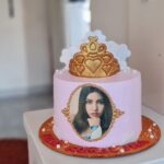 Komal Jha Instagram - @bakemycake_mumbai ❤️ Salaam~Waaley ~Kum Thank you Aejaz and Abdulla & bake my cake team for this lovely cake and guys if you want to order any kind of cake then do reach out to them Delivery available all over mumbai. Luv KJ 👑 Kya Karoge Location Janke