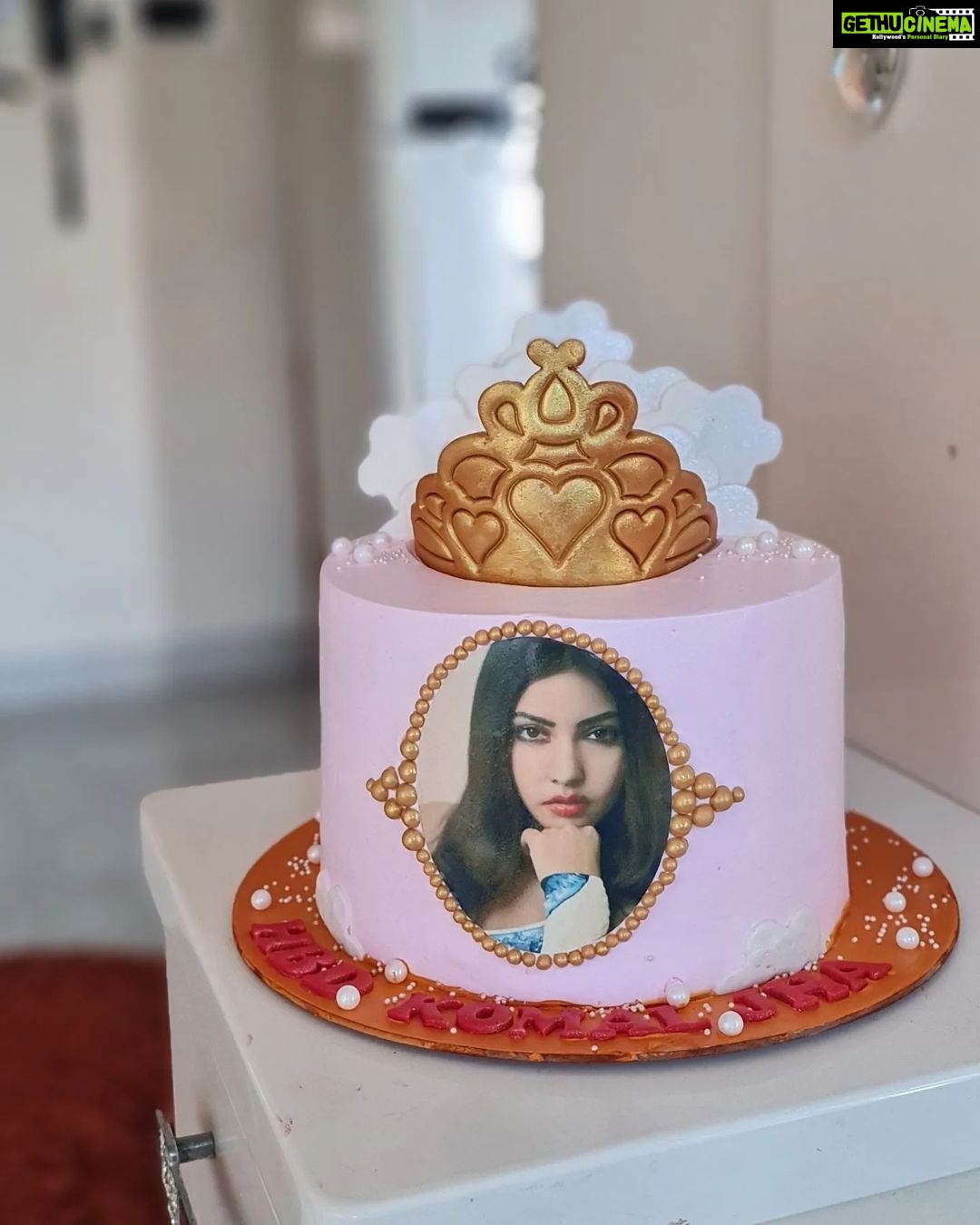 Komal Jha Instagram - @bakemycake_mumbai ❤️ Salaam~Waaley ~Kum Thank you Aejaz and Abdulla & bake my cake team for this lovely cake and guys if you want to order any kind of cake then do reach out to them Delivery available all over mumbai. Luv KJ 👑 Kya Karoge Location Janke