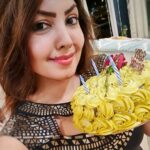 Komal Jha Instagram - ......When A Fellow Pisces ♓️ Bakes For Another Pisces ♓️ ~ Creativity & Love ❤️ Flows ~ Effortlessly ~ 🌠🎂🥳🥰 Thank You Riddhi 😘 & Yash 🤗! Hi Guys !!! So , @cake_ache_ just sent over this cake & other delicacies for my birthday . Combination of coffee with caramel is to die for 😋🙈!! I bet you do not wanna miss this bakehouse that serves to treat all your ACHES by spreading four- lettered smile,CAKE! Get 10%Off By using Code :- KOMALJHA
