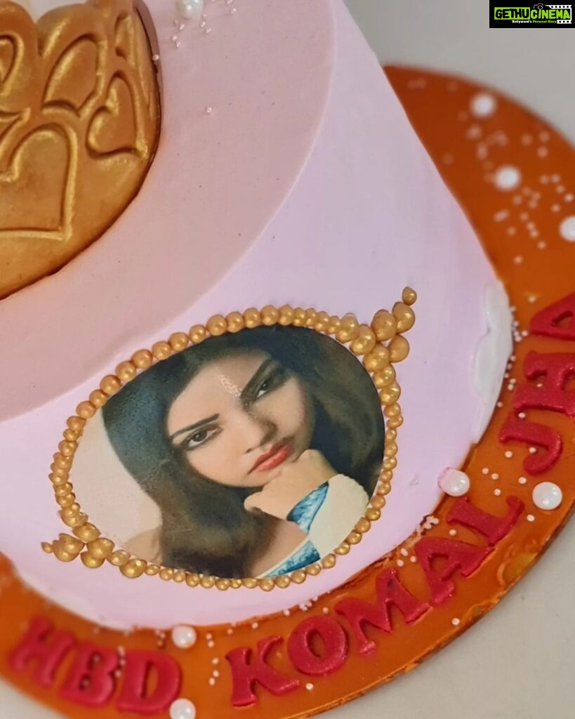 Komal Jha Instagram - @bakemycake_mumbai ❤️ Salaam~Waaley ~Kum Thank you Aejaz and Abdulla & bake my cake team for this lovely cake and guys if you want to order any kind of cake then do reach out to them Delivery available all over mumbai. Luv KJ 👑 Kya Karoge Location Janke