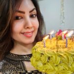 Komal Jha Instagram - ......When A Fellow Pisces ♓️ Bakes For Another Pisces ♓️ ~ Creativity & Love ❤️ Flows ~ Effortlessly ~ 🌠🎂🥳🥰 Thank You Riddhi 😘 & Yash 🤗! Hi Guys !!! So , @cake_ache_ just sent over this cake & other delicacies for my birthday . Combination of coffee with caramel is to die for 😋🙈!! I bet you do not wanna miss this bakehouse that serves to treat all your ACHES by spreading four- lettered smile,CAKE! Get 10%Off By using Code :- KOMALJHA