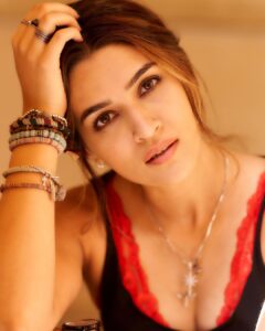 Kriti Sanon Instagram - M Y R A ❤️

#BachchhanPaandey